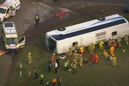 (VIDEO) Sudar školskog autobusa i kamiona - Šestero djece teško povrijeđeno