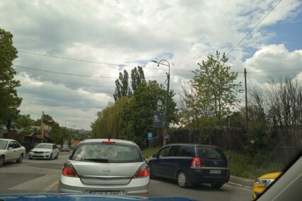 Vozači, oprez: Otežan saobraćaj na magistralnom putu Rogatica-Ustiprača, za neke i zabranjen!
