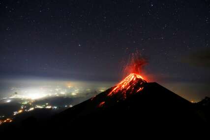 Eruptirao vulkan Fuego u Gvatemali: Evakuisano više od 1.000 ljudi