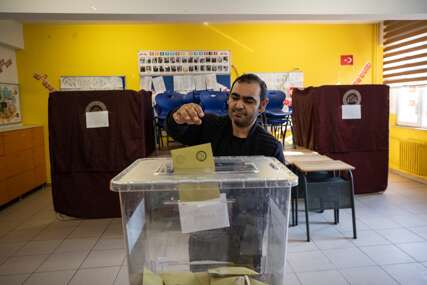 Otvorena birališta u Turskoj, pravo glasa ima više od 64 miliona birača
