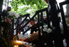 “Dva sprata iznad”: Pjesma oca djevojčice mjesec dana nakon masakra u Beogradu