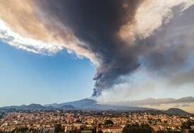 Ogromna vulkanska erupcija u Italiji, brojni turisti bježeći spasili živote