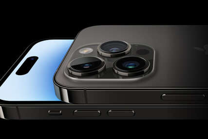 Znate li čemu služi crni kružić pored kamera na iPhoneu?