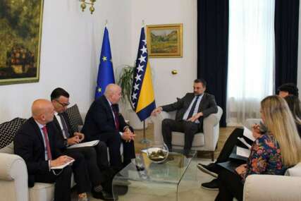 Konakoviću bila tijesna fotelja na sastanku sa šefom misije OSCE-a