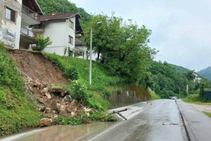 Iz BIHAMK-a jutros upozoravaju na veliki broj dionica na kojima su učestali odroni