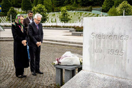 Michael Murphy posjetio Potočare i poklonio se žrtvama srebreničkog genocida