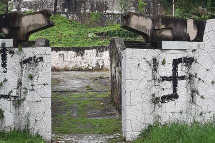 U Mostaru opet oskrnavljeno Partizansko groblje