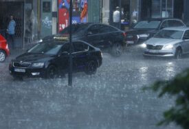 Kiša izazvala haos u saobraćaju: Brojne ulice poplavljene (VIDEO)