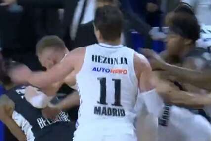 Pojavio se snimak kako Hezonja udara Musu, srpski navijači slave: "Mario, ti si naš"
