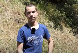 Mladić velikog srca i tužne sudbine iz Bugojna: Bere zovu za 2 KM kako bi pomogao majci i sestri
