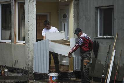 Nakon nevremena i poplava u Tesliću, ogromna šteta: Mještani čiste poplavljene kuće, puteve i dvorišta (FOTO)