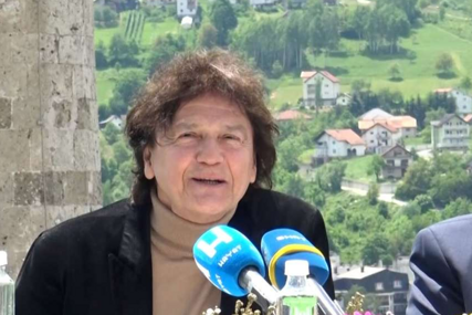 Legendarni Čola boravi u Travniku, najavio kad će i gdje uskoro zapjevati (VIDEO)
