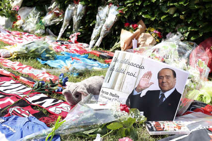 Italija se oprašta od Silvija Berlusconija