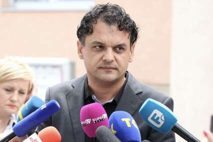 Direktor UKC-a Tuzla oglasio se o stanju ranjenog nastavnika