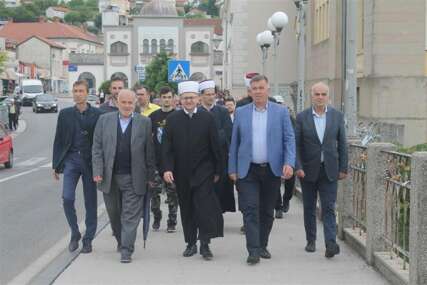 Učenjem ezana Mostarci pozvani na protest protiv gradnje HNK, Kordić poručio: Osuđujem izjave poput "nećemo to mirno gledati"