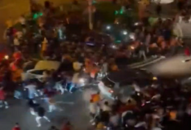 Automobilom gazio navijače Galate koji slave titulu! (Video)