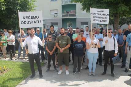 Protestanti u Mostaru traže zaštitu vladavine prava i poštivanja zakonom predviđenih normi i procedura