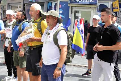 HRABAR PODUHVAT Učesnici Marša "Put mira", od Haga do Srebrenice, prošli kroz Tuzlu (FOTO)