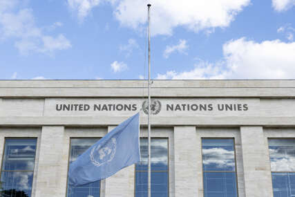 Zastave Ujedinjenih nacija širom svijeta spuštene na pola koplja
