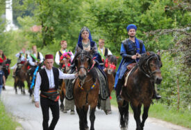Manifestacija "514. dani Ajvatovice": Konjanici iz Karaule krenuli ka Pruscu