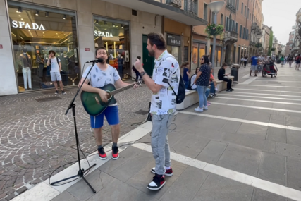 Italijan zapjevao s Amelom Ćurićem na bosanskom jeziku