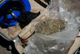 Uhapšena 2 dilera u Banjaluci: Oduzet kilogram marihuane i mačete