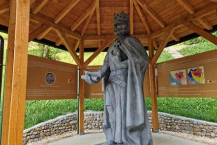 Otkrivanje statue kralja Tvrtka Kotromanića u parku "Ravne 2"