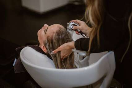 Pranje kose bez šampona: Evo kako se to radi, iskustva su različita