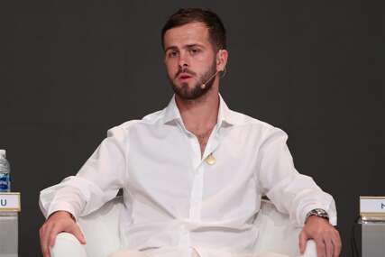 GUBITNIK DANA Miralem Pjanić