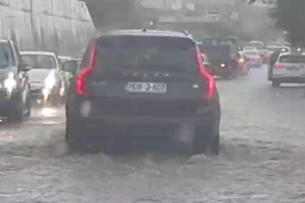 Haos u Mostaru, kolaps saobraćaja, ulice pod vodom