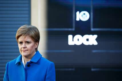 Bivša škotska premijerka nakon nekoliko sati puštena iz zatvora, ali istraga o nestalom novcu se nastavlja