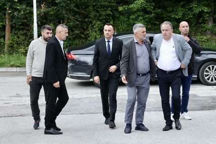Nikšić stigao u “Zrak”, u toku sastanak sa predstavnicima preduzeća i sindikata
