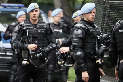 Pojačane policijske snage u Sarajevu pred početak Parade ponosa