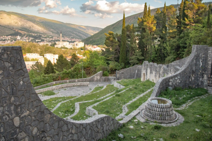 Guardian: Partizansko groblje u Mostaru na meti neofašista, u igri šira politika