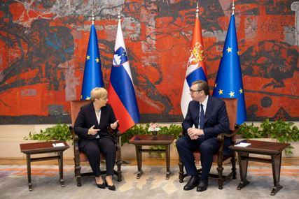 Vučić se pred novinarima porječkao sa predsjednicom Slovenije