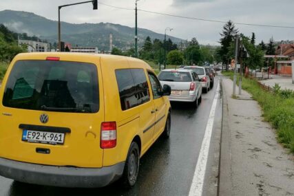 Pojačan promet vozila na graničnim prelazima Gradina i Bosanska Gradiška