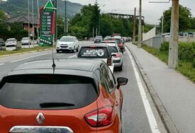 Pojačan saobraćaj prema jugu BiH, mogući kraći zastoji na putevima i granicama