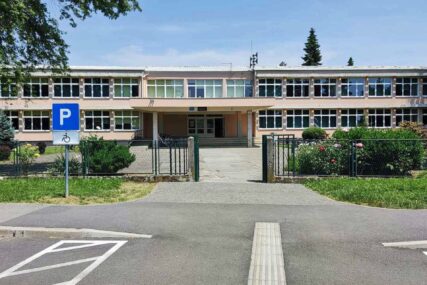 Učenice osnovne škole u Hrvatskoj optužile nastavnika da ih je dirao i slao im poruke