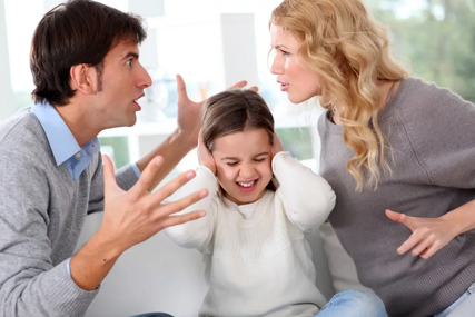 Ovo su najčešće negativne posljedice svađanja pred djecom