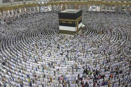 Oko 2,5 miliona muslimana obavilo hadž i zvanično postali hadžije