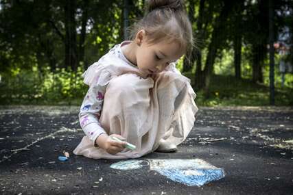 Ukrajinski mališani obilježavaju Svjetski dan djeteta svojim načinom borbe u ratu