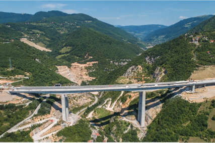 Pogledajte kako iz zraka izgleda impresivni vijadukt Babina rijeka kod Zenice (Video)
