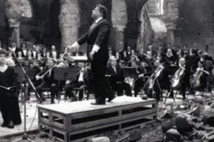 Crtica iz historije: Koncert  Sarajevske filharmonije održan 1994. godine u razrušenoj i spaljenoj Vijećnici