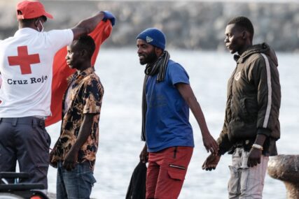 Britanija počela s pritvaranjem migranata, naredna destinacija je - Ruanda