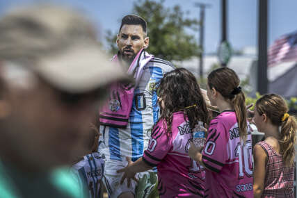 Messi doputovao u Miami: Navijači se pred stadionom okupljaju 5 dana prije predstavljanja