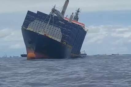 Veliki teretni brod potonuo kod obale Tajvana (VIDEO)