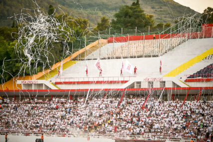 Himna Lige prvaka dočarala je fudbalsku atmosferu na stadionu Pod Bijelim brijegom (VIDEO)
