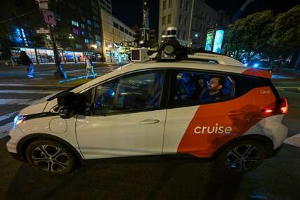 Kao u naučno-fantastičnom filmu: Taksi bez vozača "Cruise" vozi ulicama San Francisca (FOTO)