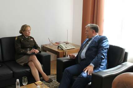 Zamjenik ministra vanjskih poslova Josip Brkić sastao se sa komandanticom NATO štaba u Sarajevu Pamelom McGaha