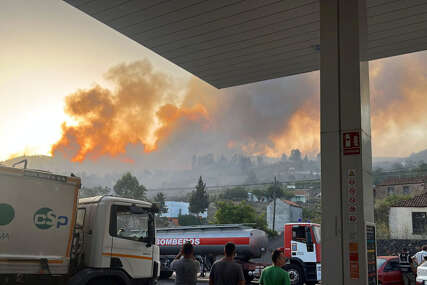 Veliki požar u Španiji: Izgorjelo najmanje 11 kuća, evakuirano oko 500 ljudi